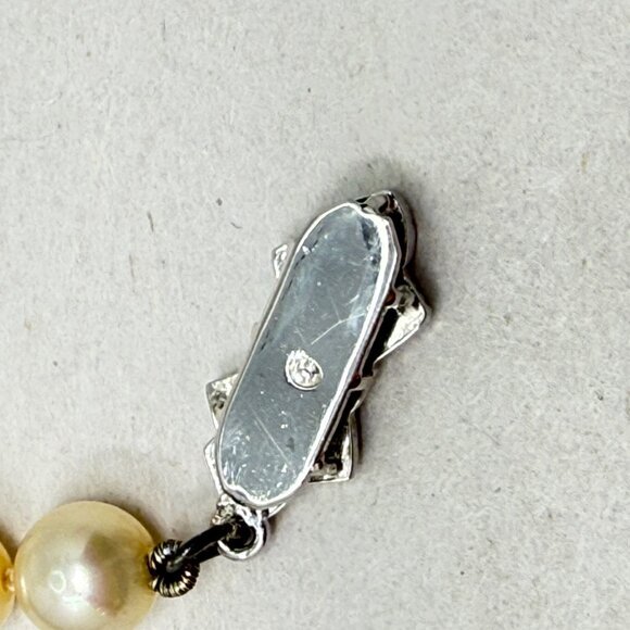 Vintage Faux Pearl Necklace Decorative Rhinestone Clasp Signed Retro Classic - Picture 5 of 11